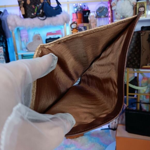 Celine Vintage Light Brown Leather KISS Lock Compact Wallet - Picture 9 of 14